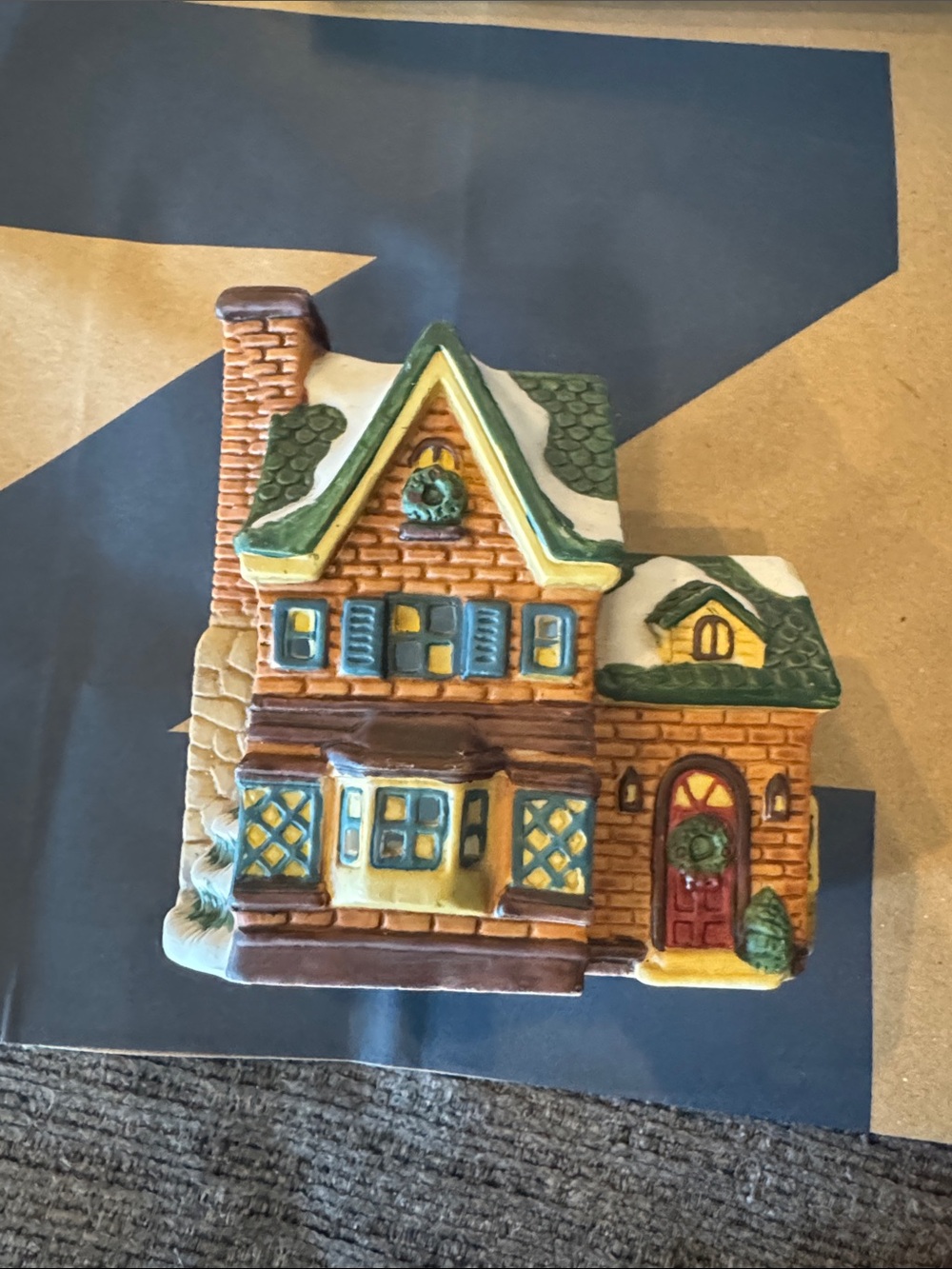 Vintage Christmas Village Lighted Ceramic Brick House Wreath Snow Small 4.5"